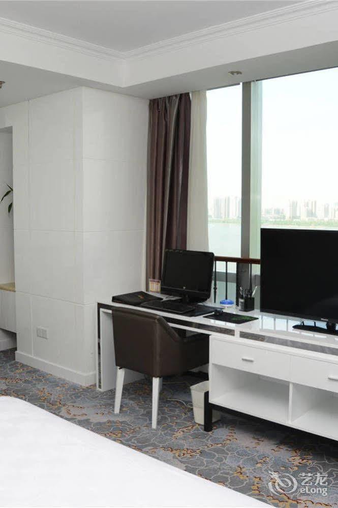 Yijing Holiday Hotel Yimeng Road Linyi  エクステリア 写真